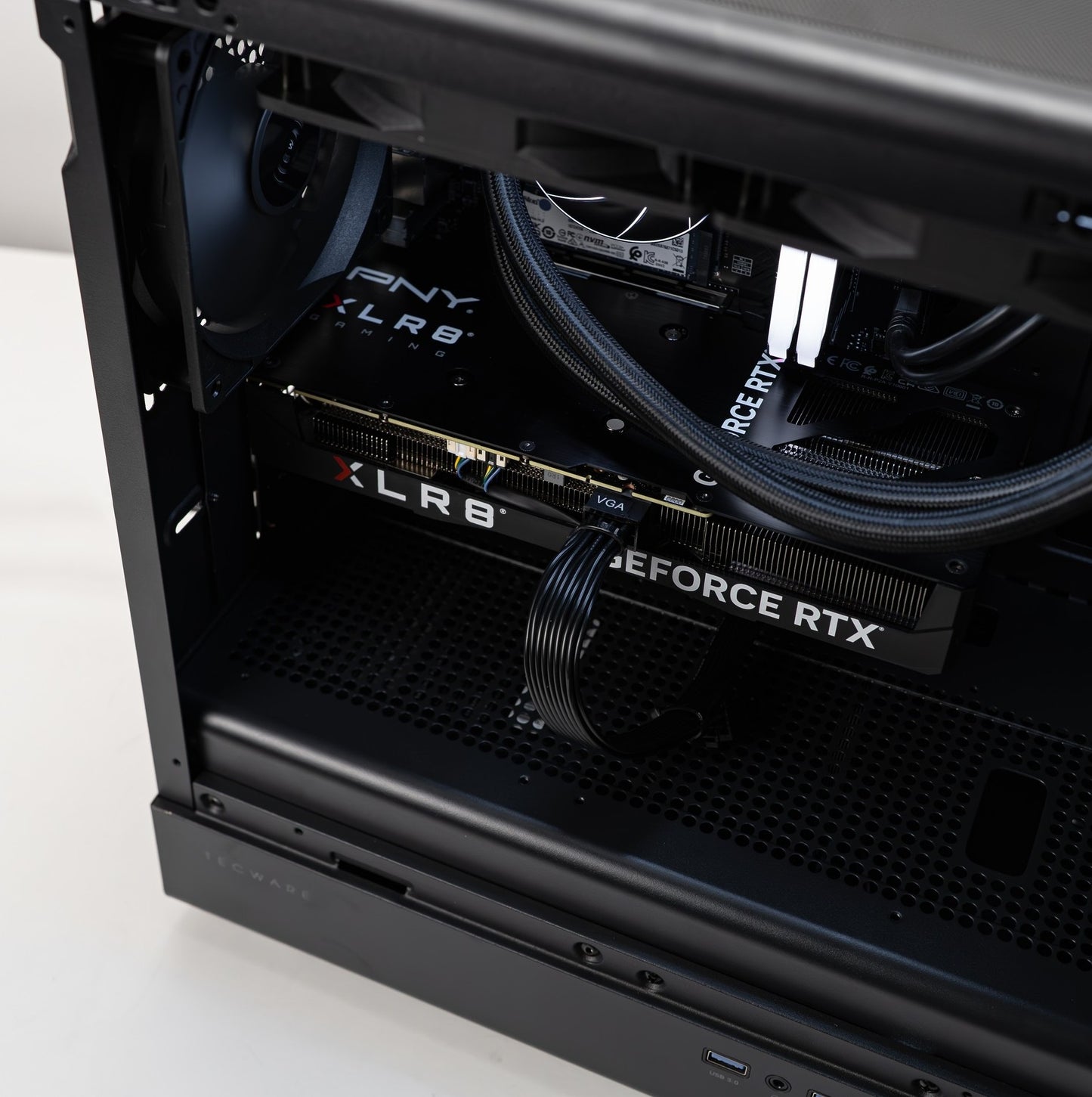 NEO - AMD Ryzen 5 5500 / GeForce RTX 5060 Gaming PC