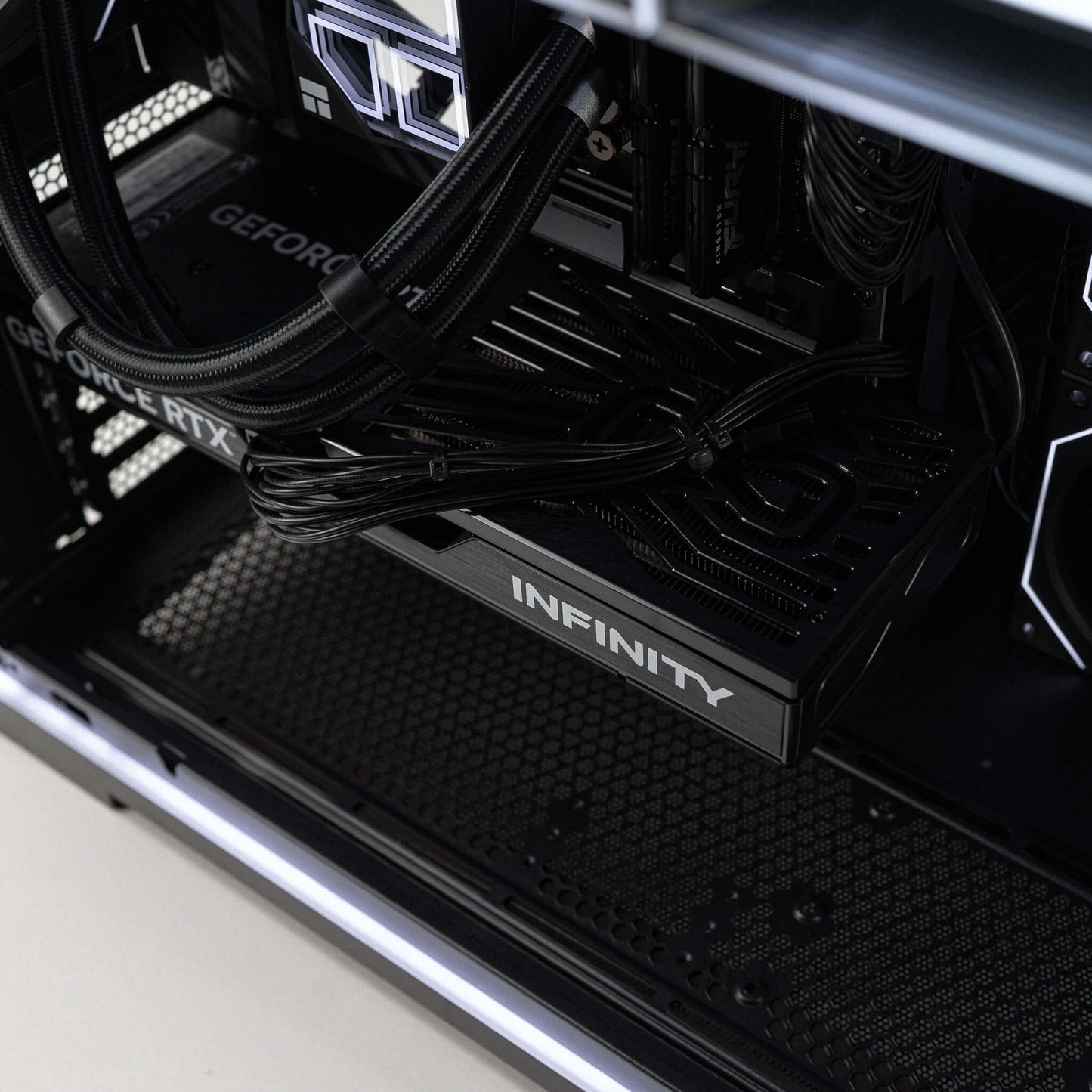 XR - AMD Ryzen 7 9800X3D / Radeon RX 9070 XT Gaming PC